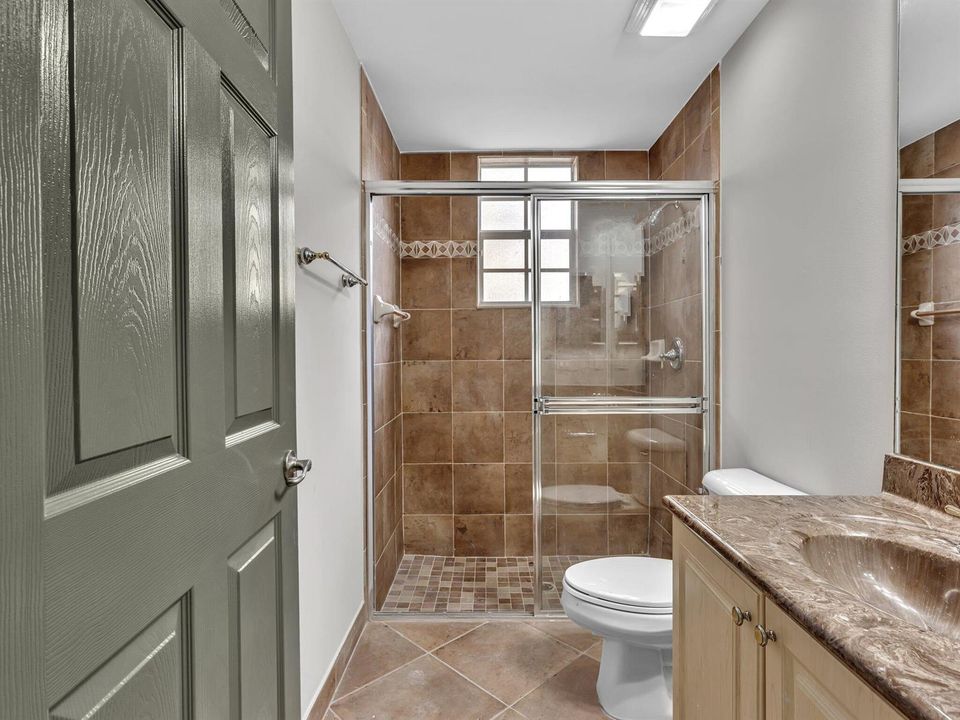 Full Bathroom /1st Floor