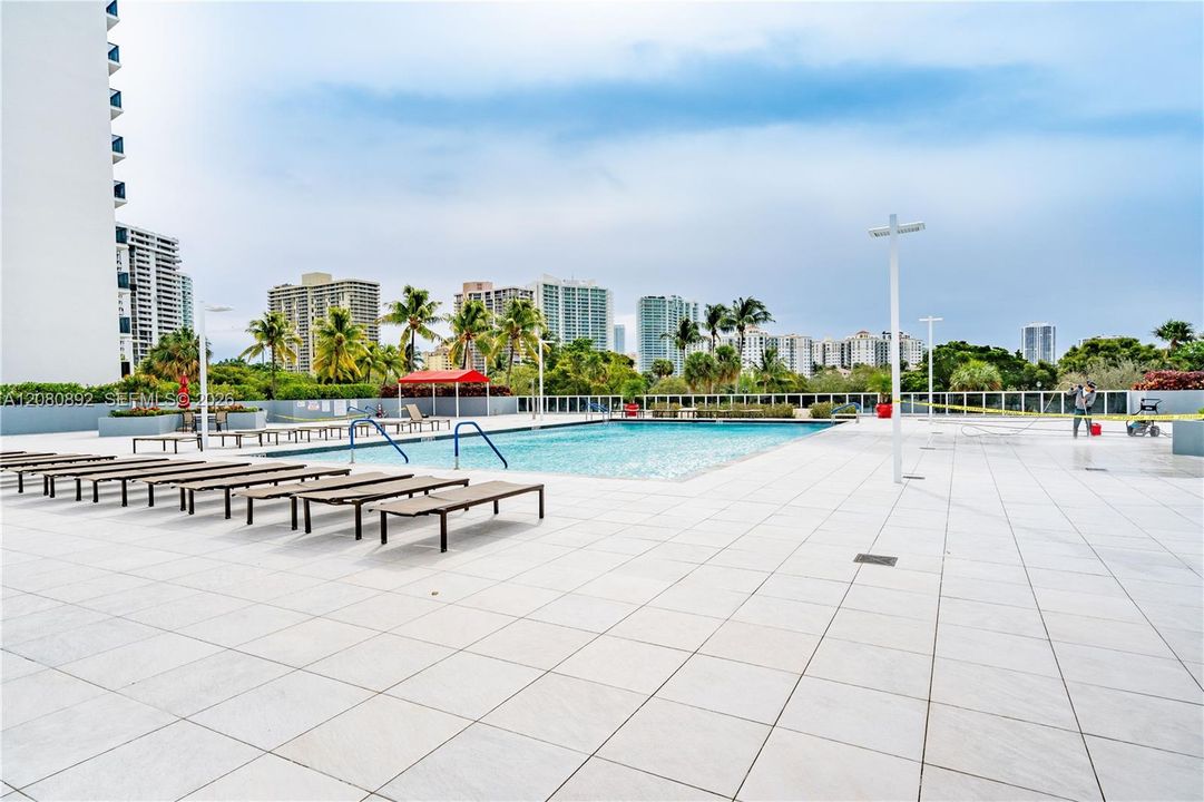 For Sale: $219,900 (1 beds, 1 baths, 896 Square Feet)