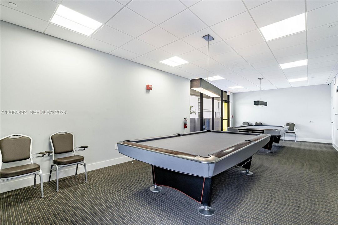 For Sale: $219,900 (1 beds, 1 baths, 896 Square Feet)