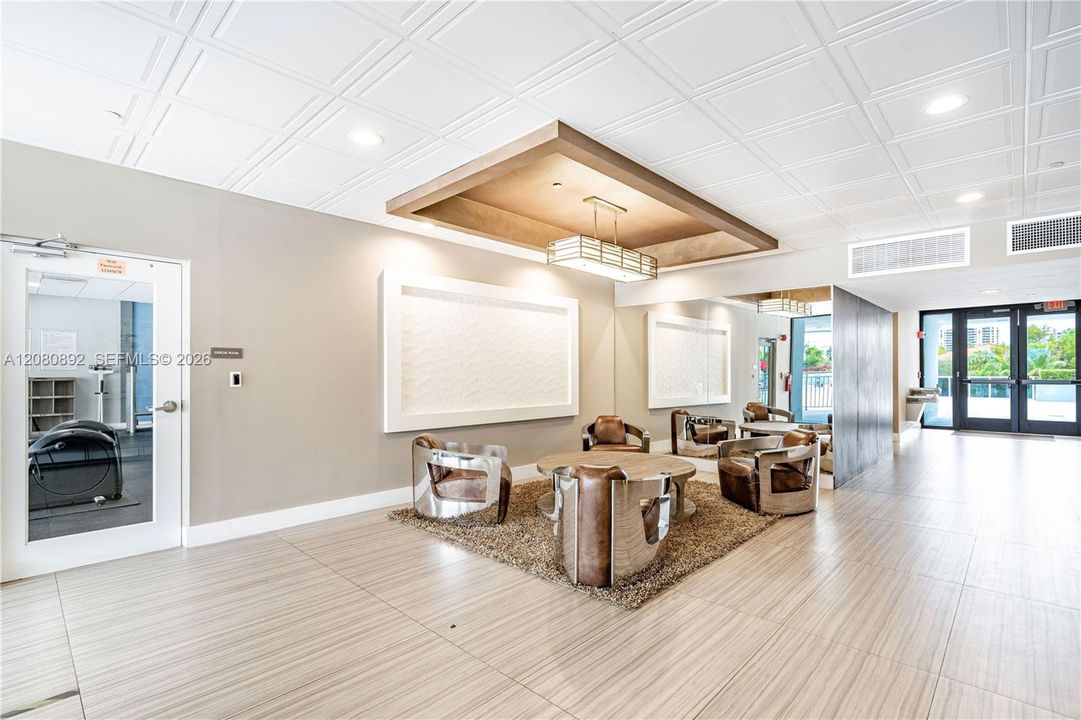 For Sale: $219,900 (1 beds, 1 baths, 896 Square Feet)