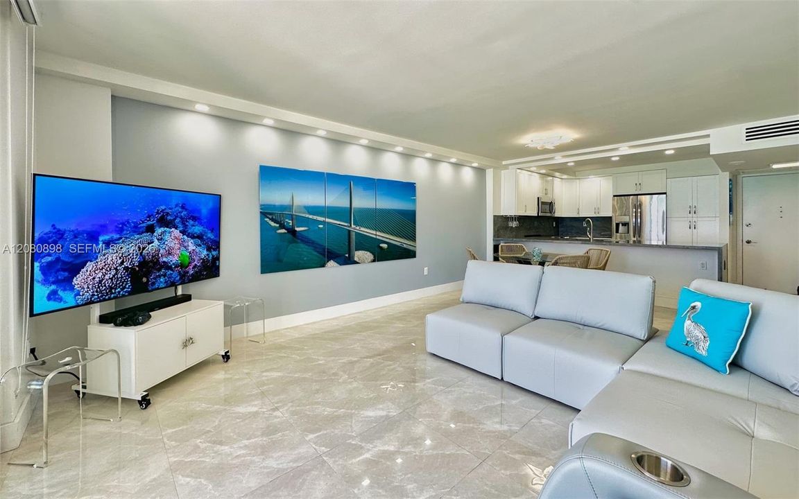 For Rent: $3,900 (1 beds, 2 baths, 824 Square Feet)