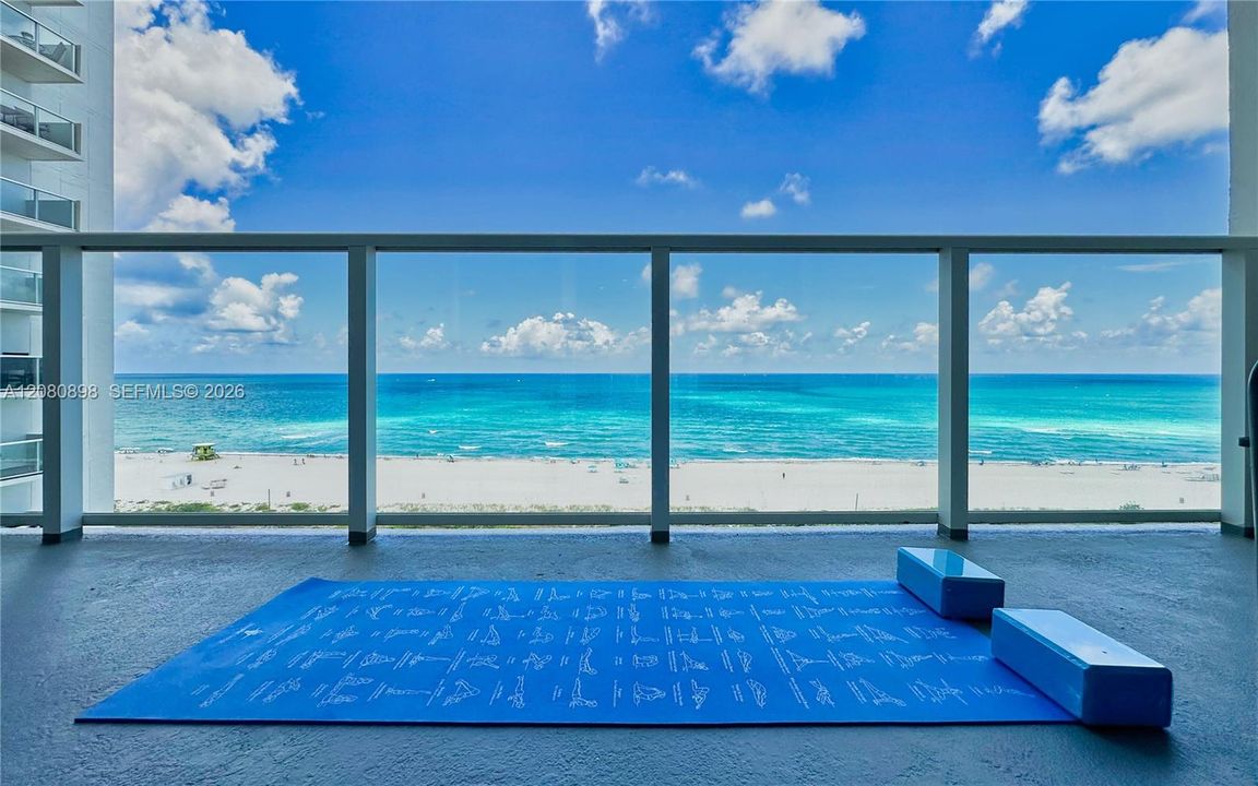 For Rent: $3,900 (1 beds, 2 baths, 824 Square Feet)