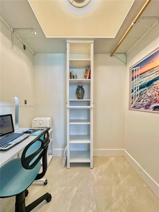 For Rent: $3,900 (1 beds, 2 baths, 824 Square Feet)