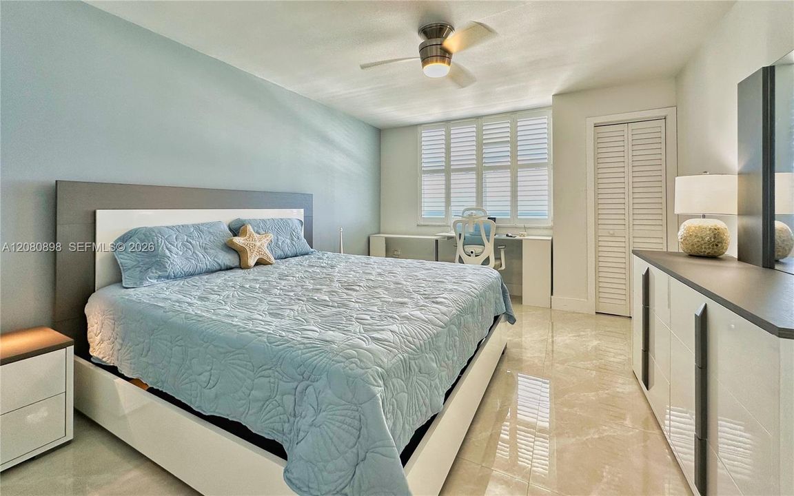 For Rent: $3,900 (1 beds, 2 baths, 824 Square Feet)