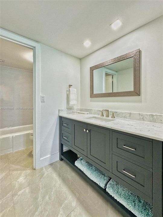 For Rent: $3,900 (1 beds, 2 baths, 824 Square Feet)