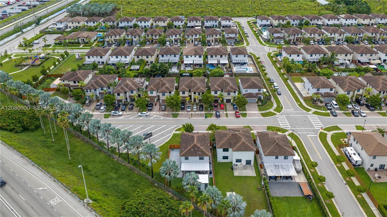 待售: $649,990 (4 贝兹, 3 浴室, 2412 平方英尺)