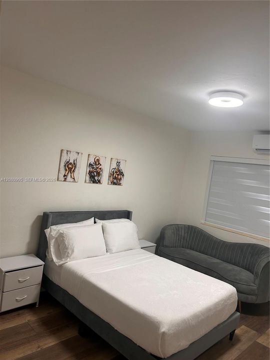 For Rent: $2,300 (2 beds, 1 baths, 740 Square Feet)