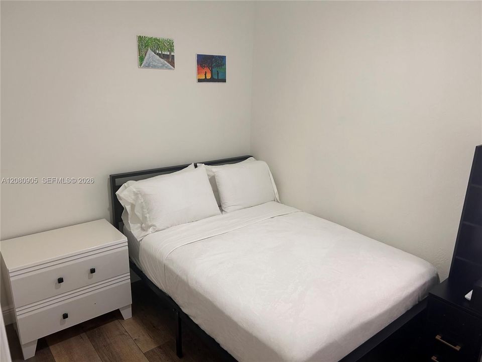 For Rent: $2,300 (2 beds, 1 baths, 740 Square Feet)