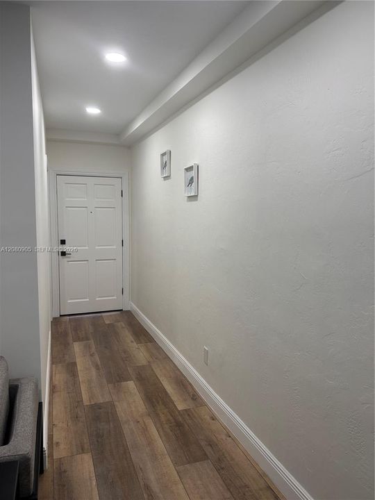 For Rent: $2,300 (2 beds, 1 baths, 740 Square Feet)