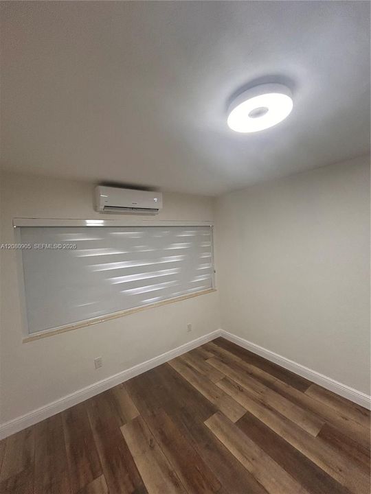 For Rent: $2,300 (2 beds, 1 baths, 740 Square Feet)