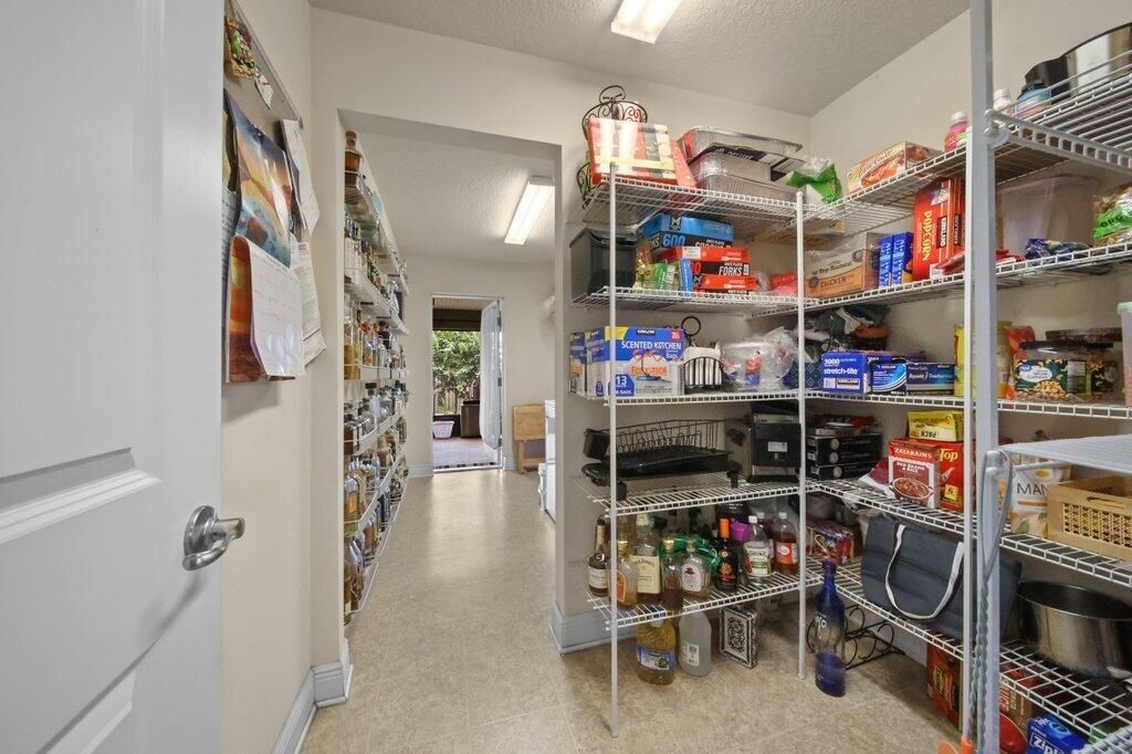 pantry1.jpg-SMALL