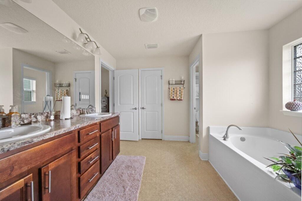 primarybath1.jpg-SMALL
