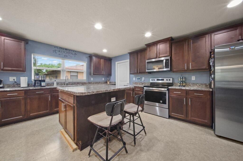 kitchen1.jpg-SMALL