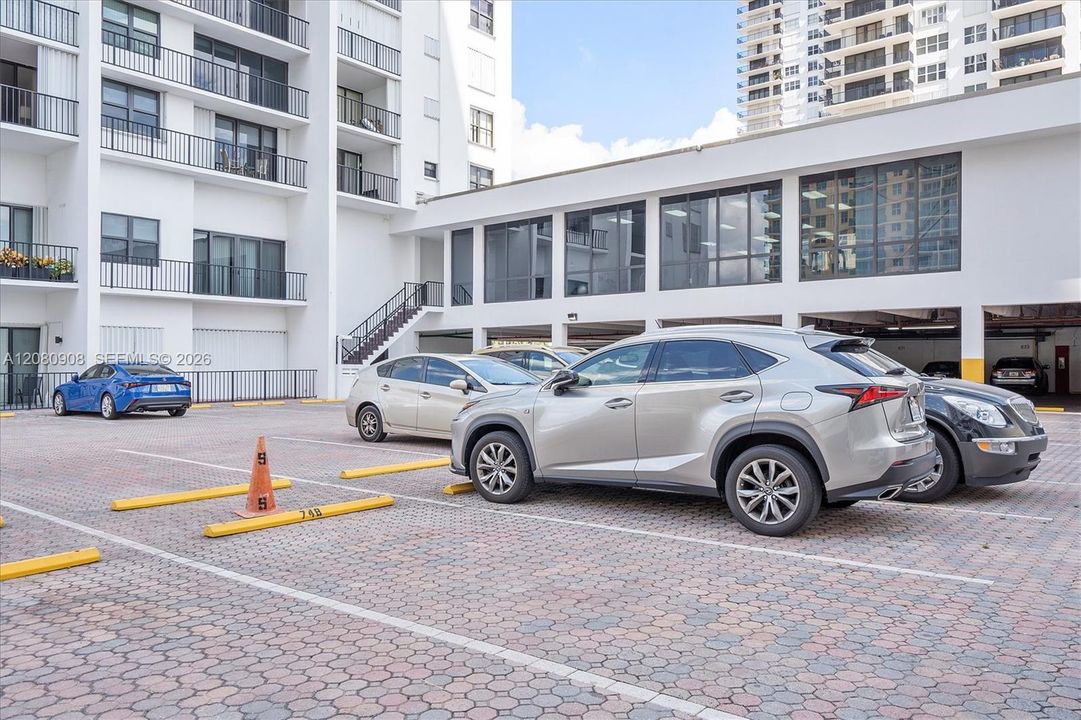 出租: $2,350 (1 贝兹, 1 浴室, 1000 平方英尺)