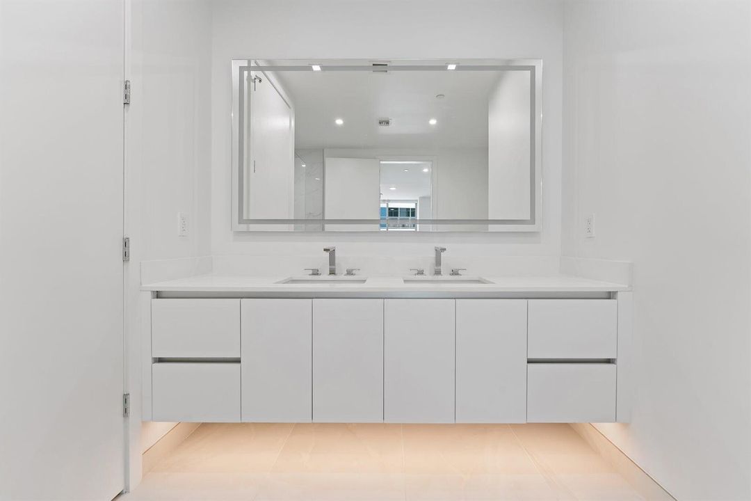 055-220LakeShoreDr-1219-WestPalmBeach-SM