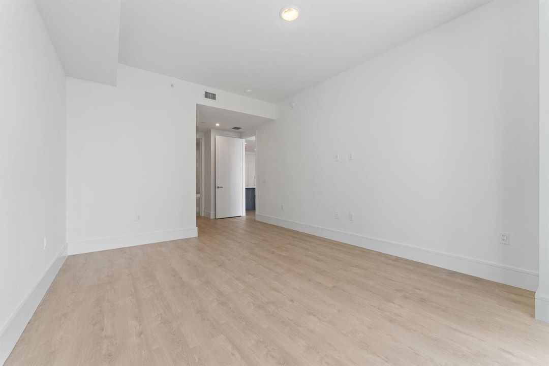 049-220LakeShoreDr-1219-WestPalmBeach-SM