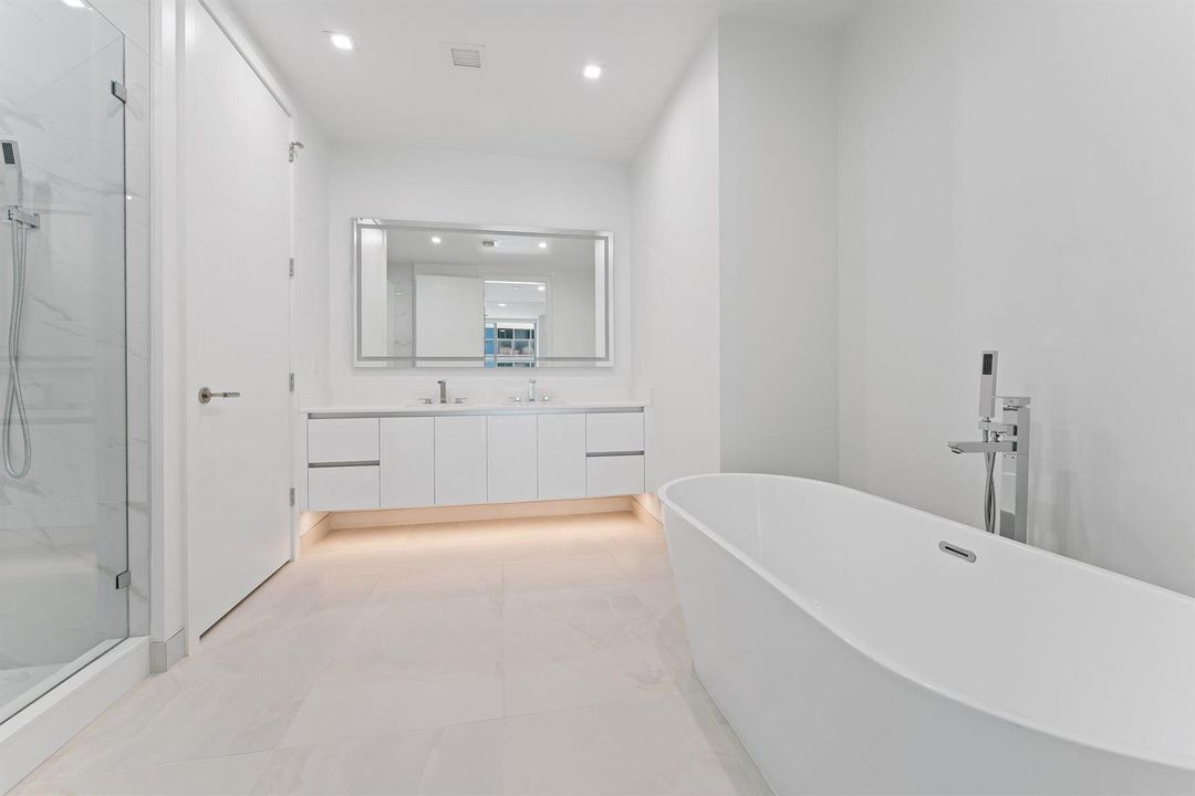 053-220LakeShoreDr-1219-WestPalmBeach-SM