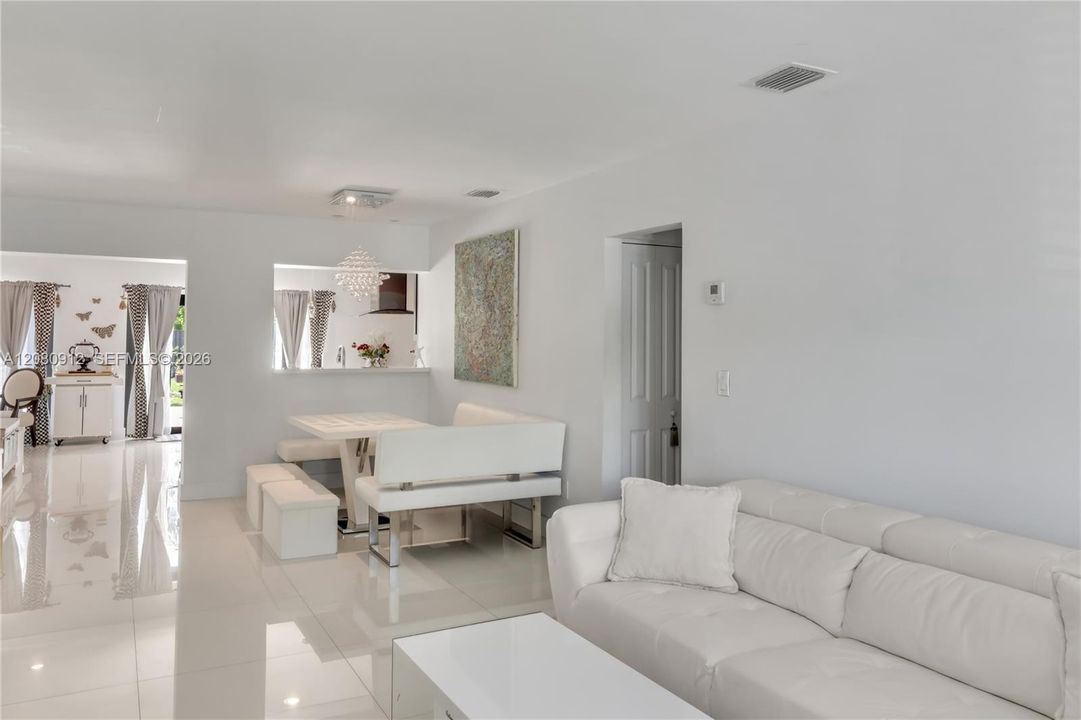 В аренду: $5,950 (4 спален, 3 ванн, 2240 Квадратных фут)