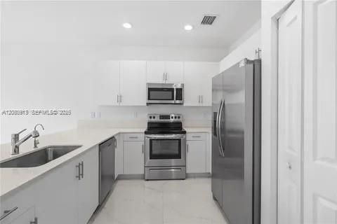 В аренду: $3,300 (3 спален, 2 ванн, 1403 Квадратных фут)
