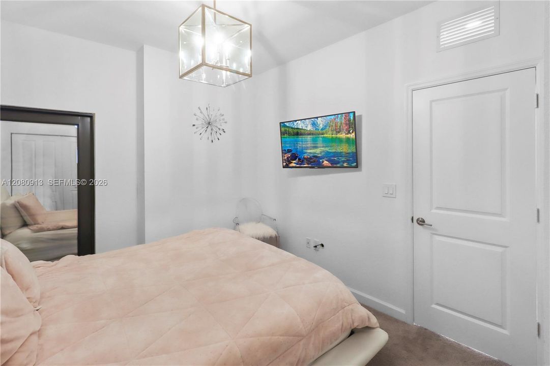В аренду: $3,300 (3 спален, 2 ванн, 1403 Квадратных фут)