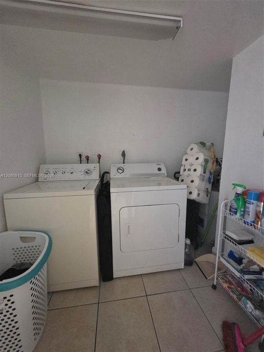 For Rent: $2,050 (1 beds, 1 baths, 1149 Square Feet)