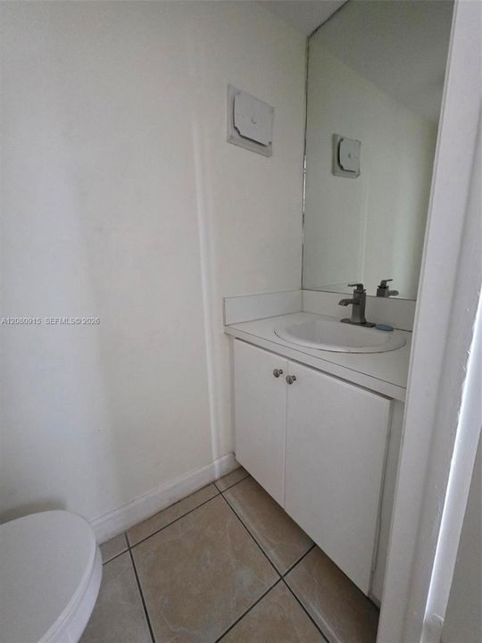 For Rent: $2,050 (1 beds, 1 baths, 1149 Square Feet)