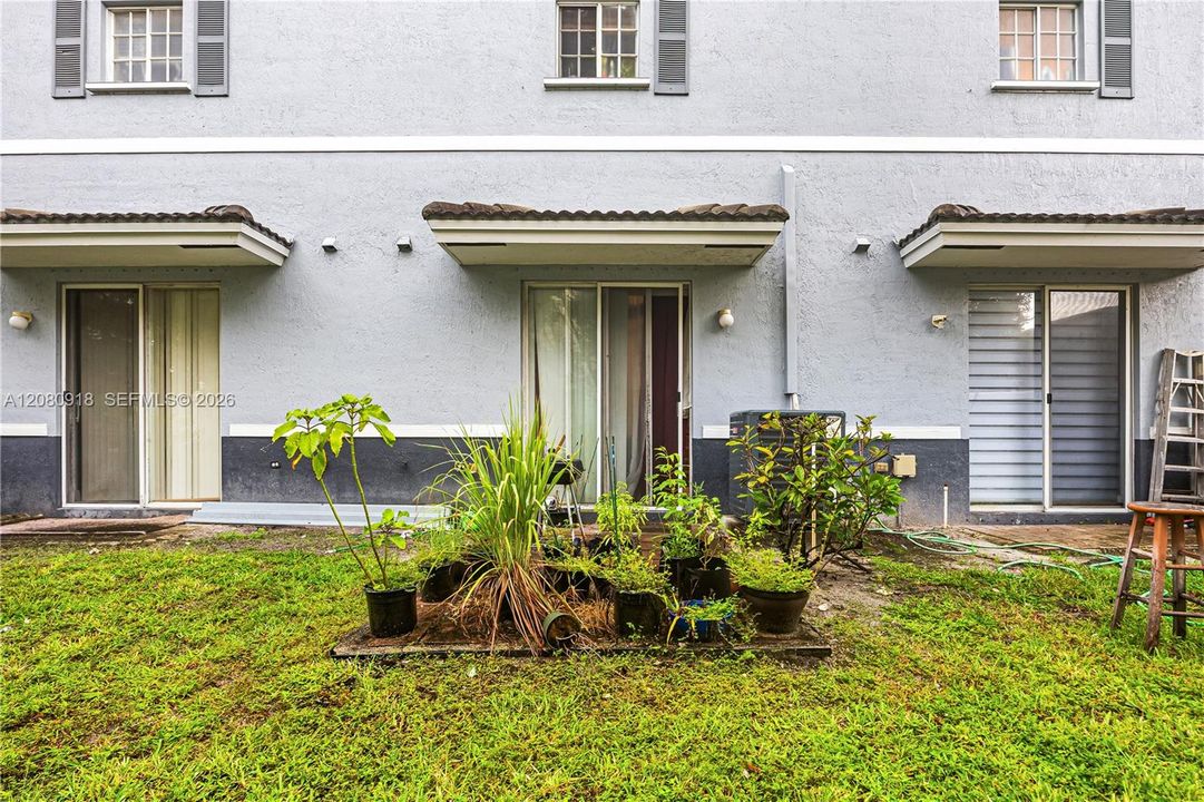 For Sale: $349,999 (3 beds, 2 baths, 2050 Square Feet)