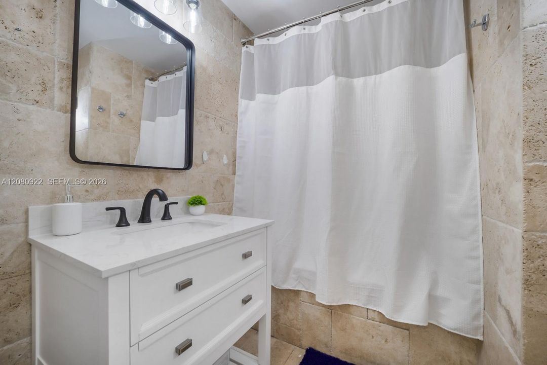 В аренду: $8,200 (4 спален, 3 ванн, 2240 Квадратных фут)