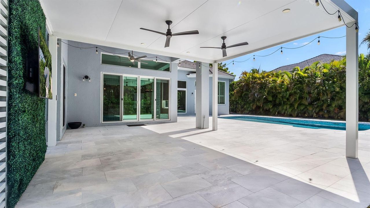 Outdoor Living area w tv
