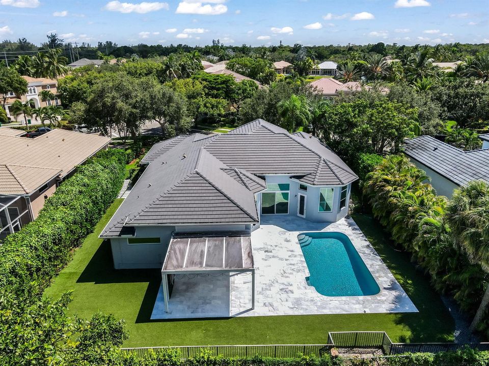 View of manicured yard and pool