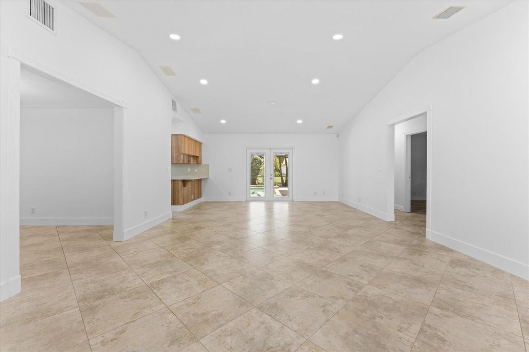 Grand LIving Space