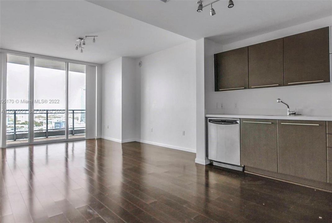 В аренду: $2,750 (1 спален, 1 ванн, 722 Квадратных фут)