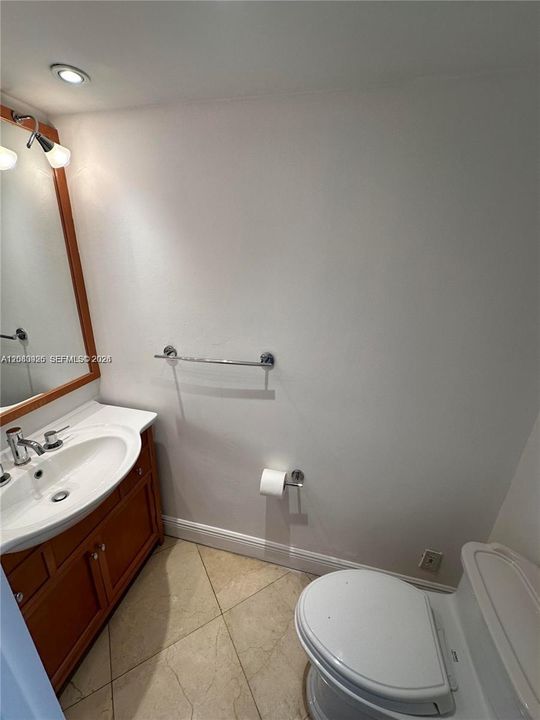 For Sale: $320,000 (1 beds, 1 baths, 840 Square Feet)
