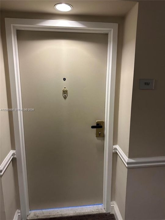 For Sale: $320,000 (1 beds, 1 baths, 840 Square Feet)