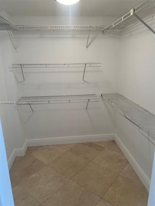 For Sale: $320,000 (1 beds, 1 baths, 840 Square Feet)