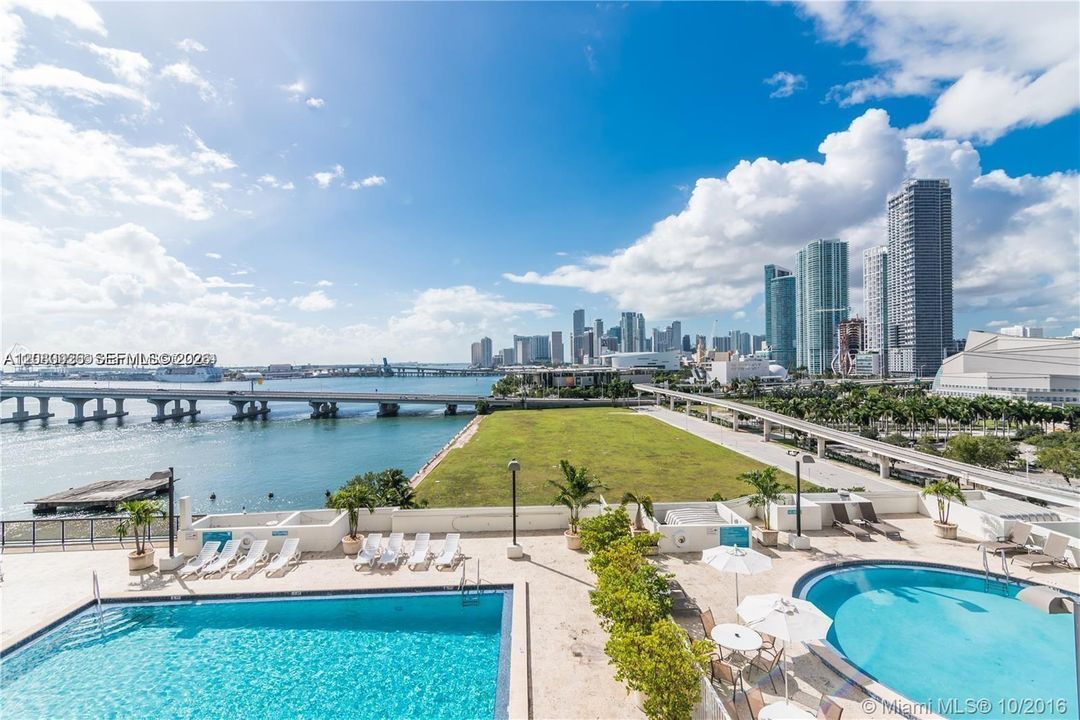 For Sale: $320,000 (1 beds, 1 baths, 840 Square Feet)