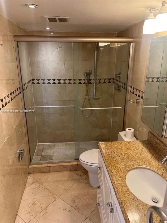 For Sale: $320,000 (1 beds, 1 baths, 840 Square Feet)
