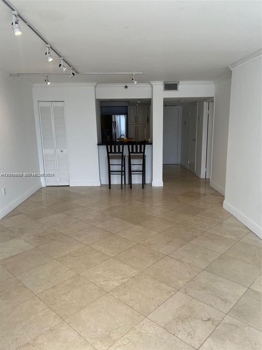 For Sale: $320,000 (1 beds, 1 baths, 840 Square Feet)