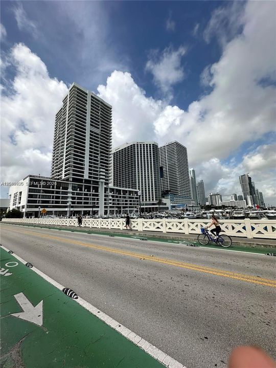 For Sale: $320,000 (1 beds, 1 baths, 840 Square Feet)