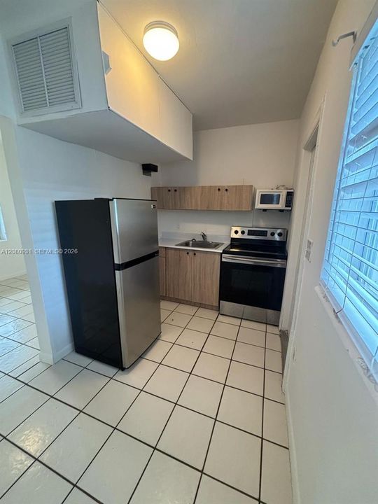 For Rent: $1,400 (1 beds, 1 baths, 420 Square Feet)
