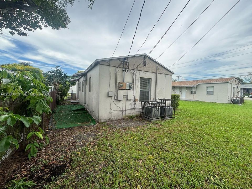 For Rent: $1,400 (1 beds, 1 baths, 420 Square Feet)