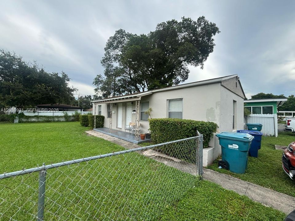 For Rent: $1,400 (1 beds, 1 baths, 420 Square Feet)