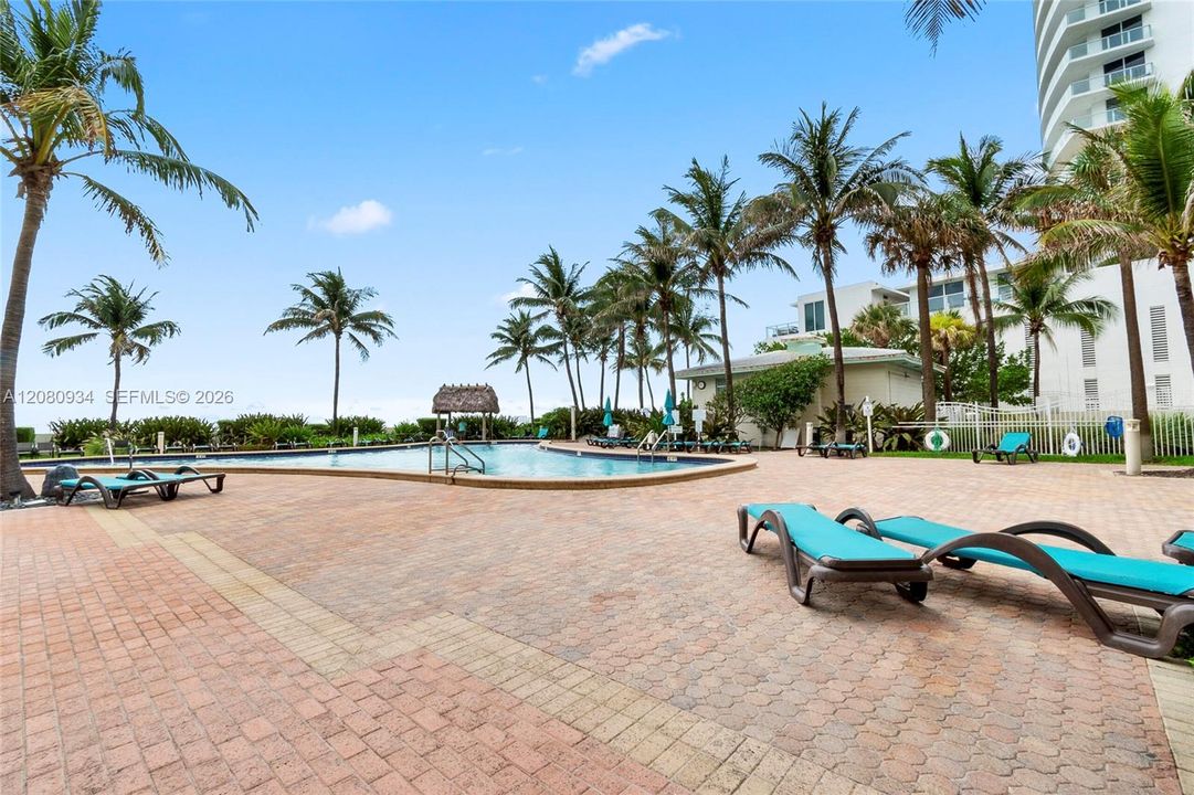 For Rent: $2,750 (1 beds, 1 baths, 874 Square Feet)