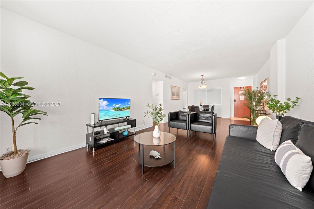 For Rent: $2,750 (1 beds, 1 baths, 874 Square Feet)