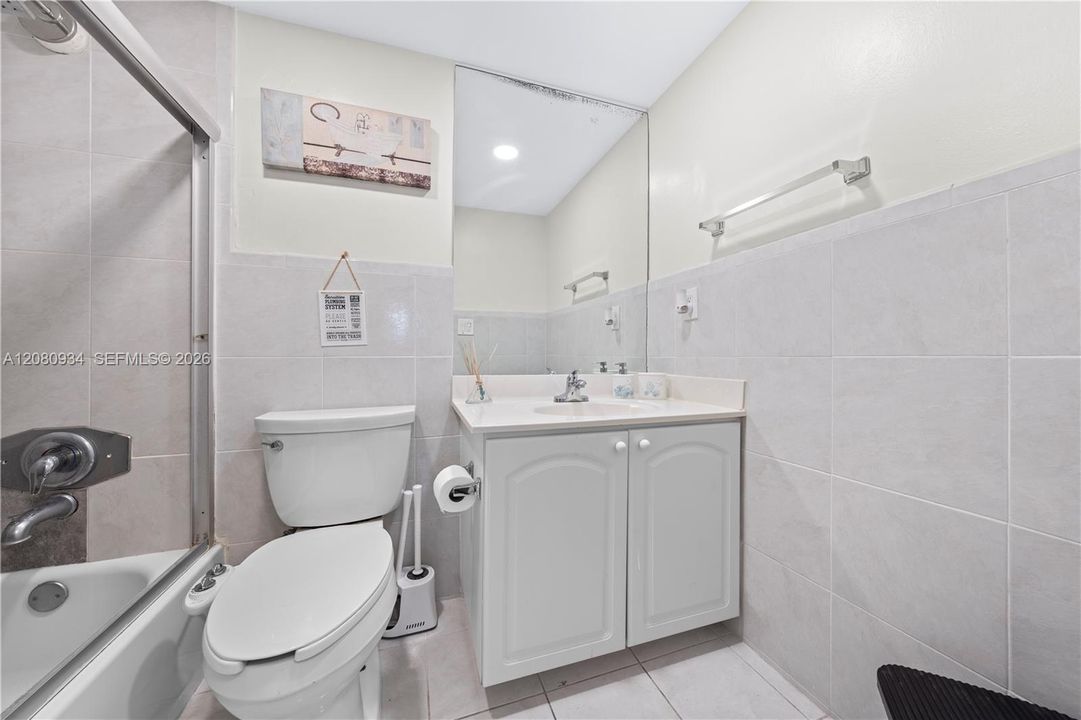 For Rent: $2,750 (1 beds, 1 baths, 874 Square Feet)
