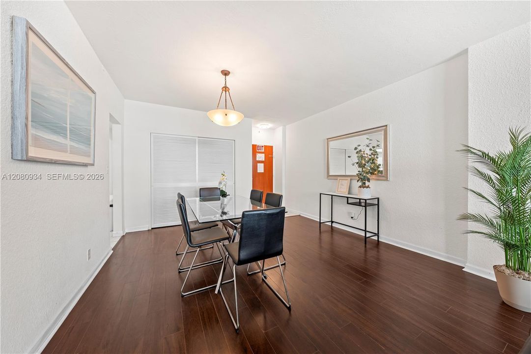 For Rent: $2,750 (1 beds, 1 baths, 874 Square Feet)