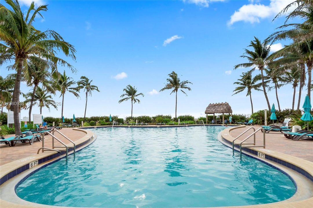 For Rent: $2,750 (1 beds, 1 baths, 874 Square Feet)