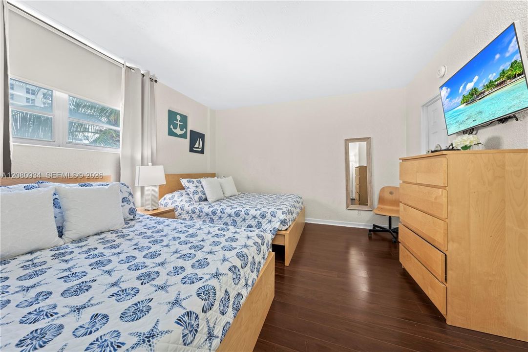 For Rent: $2,750 (1 beds, 1 baths, 874 Square Feet)