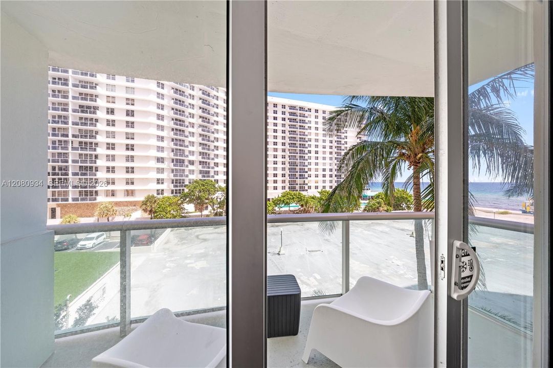 For Rent: $2,750 (1 beds, 1 baths, 874 Square Feet)
