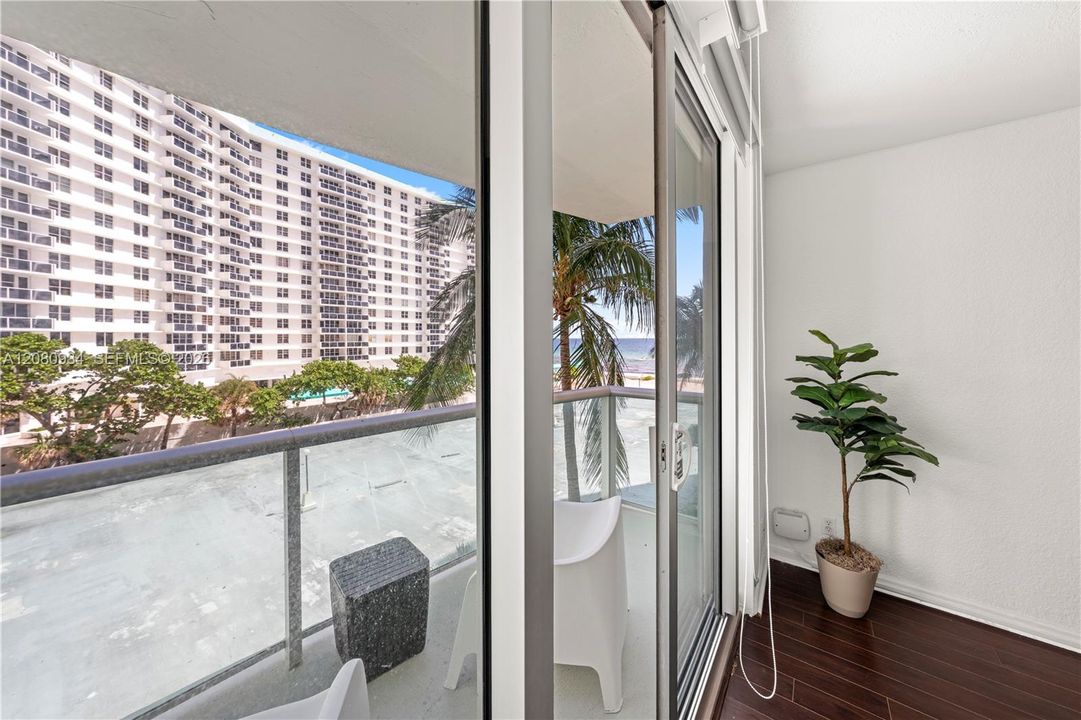 For Rent: $2,750 (1 beds, 1 baths, 874 Square Feet)